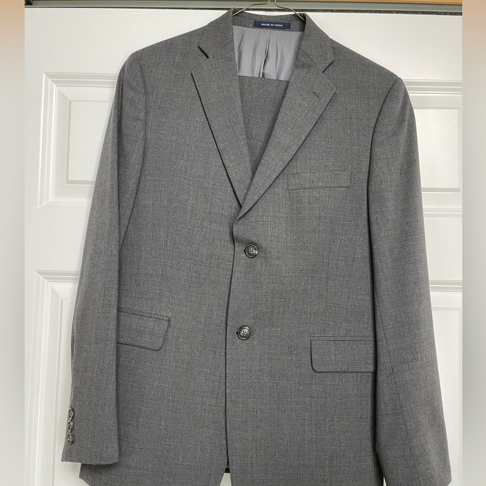 Boys Joseph Abboud size 16 grey wool suit in excellent used condition!